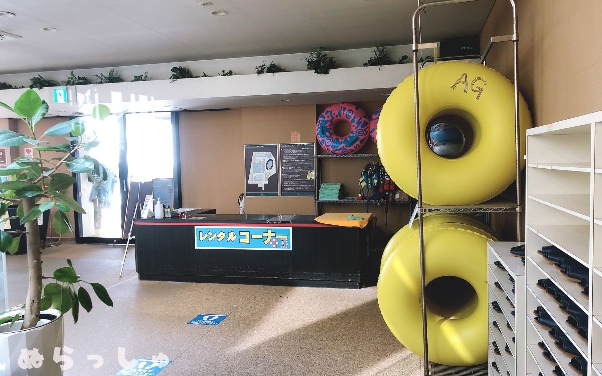 杉乃井ホテルの浮き輪レンタルコーナーの写真